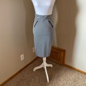 Houndstooth High-Waisted Stretch Pencil Skirt